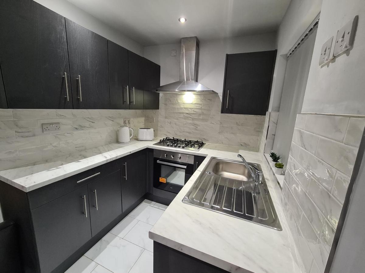 Whole House - 4 Bedrooms - Parking - Sleeps 8 Birmingham Ngoại thất bức ảnh